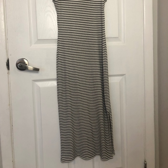 Long tight fitted stripe high neck dress - Picture 2 of 3